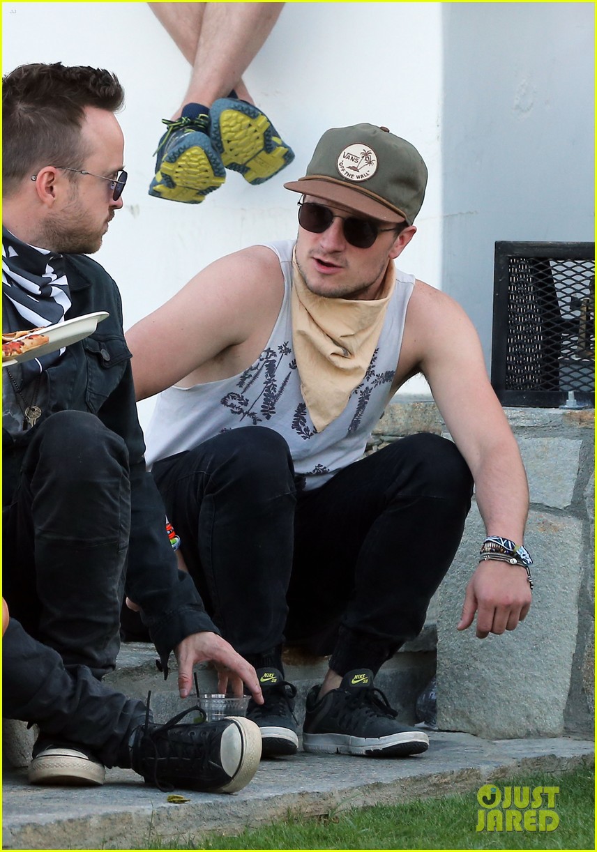 Vanessa Hudgens Hits Coachella 2016 with Boyfriend Austin Butler