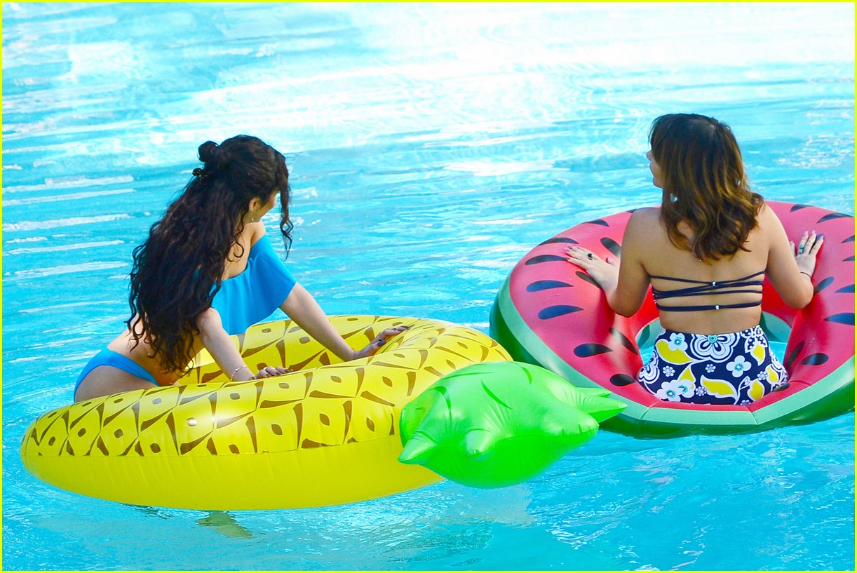 Vanessa & Stella Hudgens Soak Up Some Sun on Sister Trip