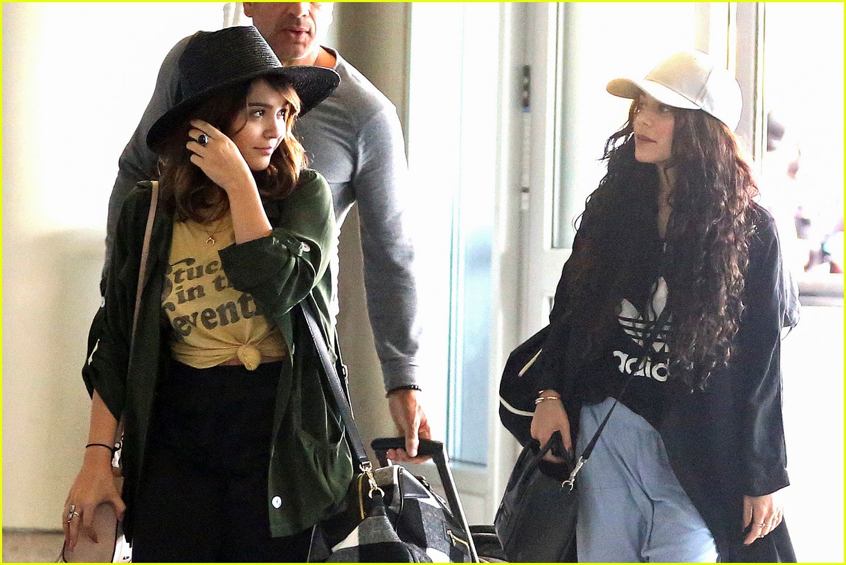Vanessa & Stella Hudgens Soak Up Some Sun on Sister Trip