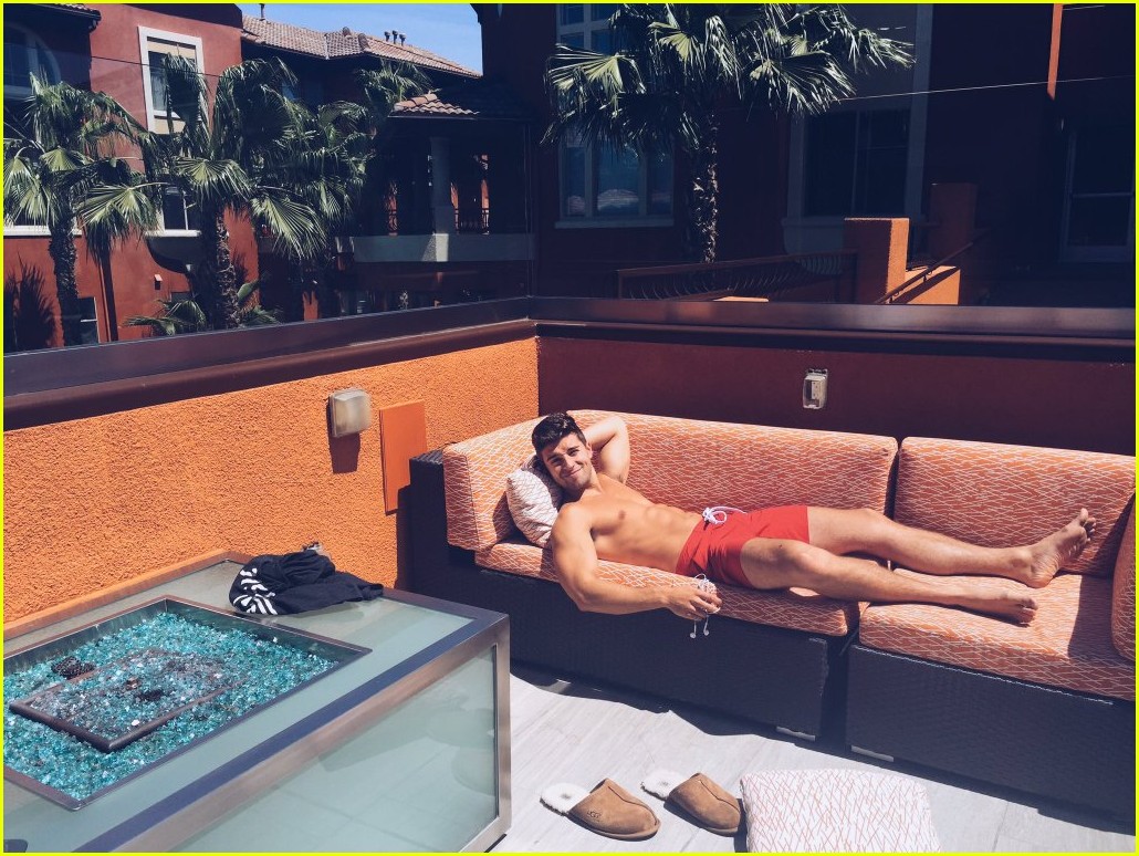 Jake Miller Strips Down In New Instagram Shot