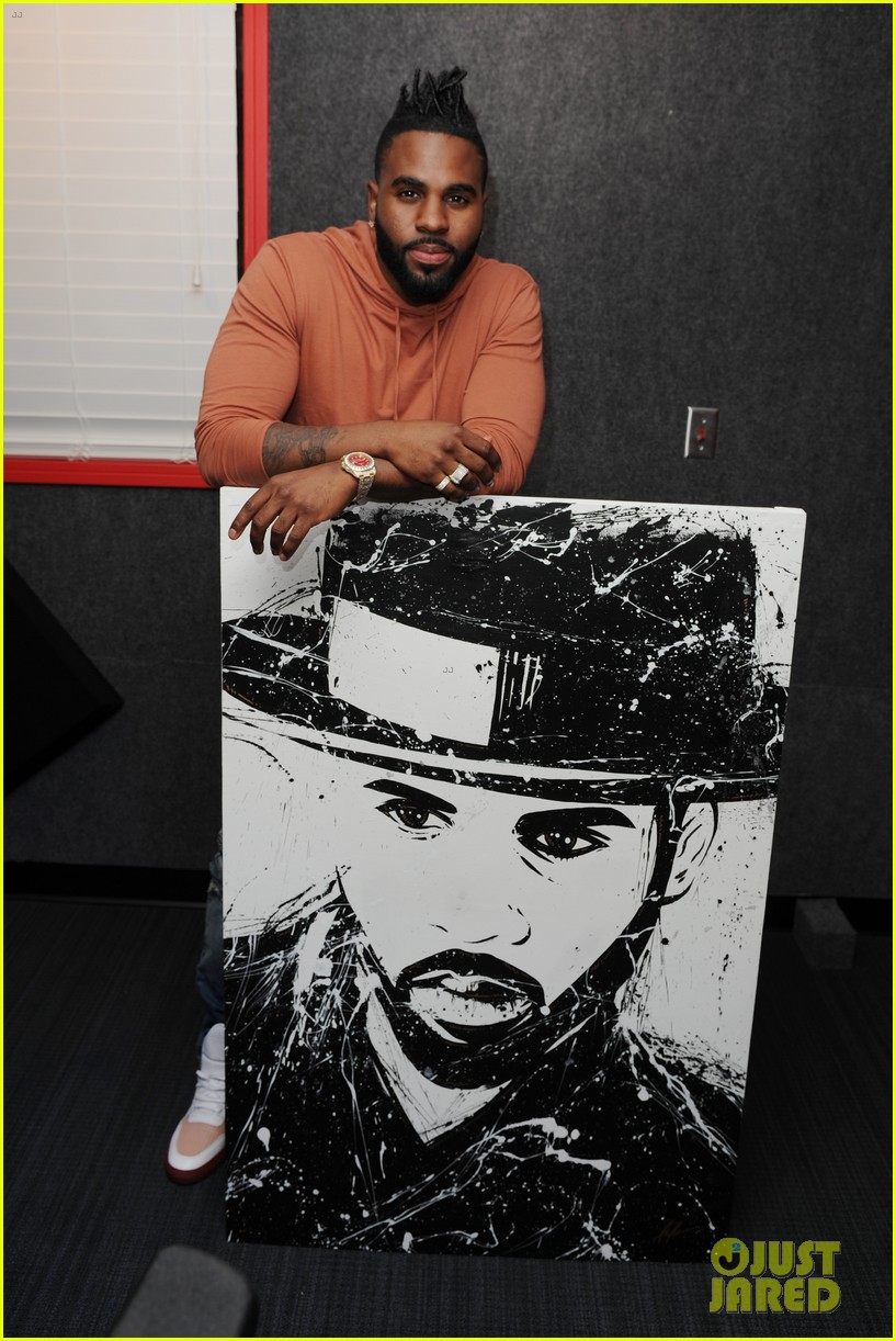 Jason Derulo Rips His Shirt Off During Florida Concert