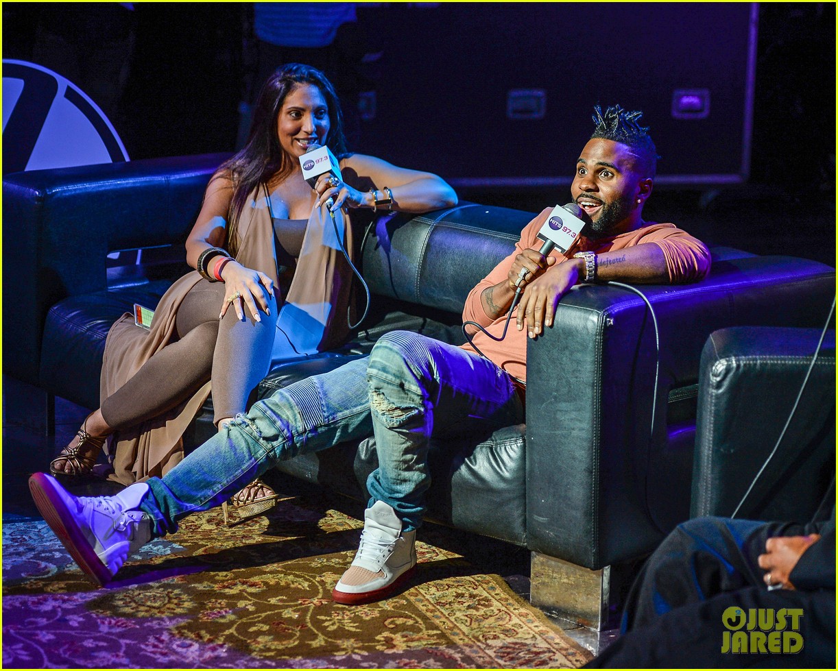 Jason Derulo Rips His Shirt Off During Florida Concert