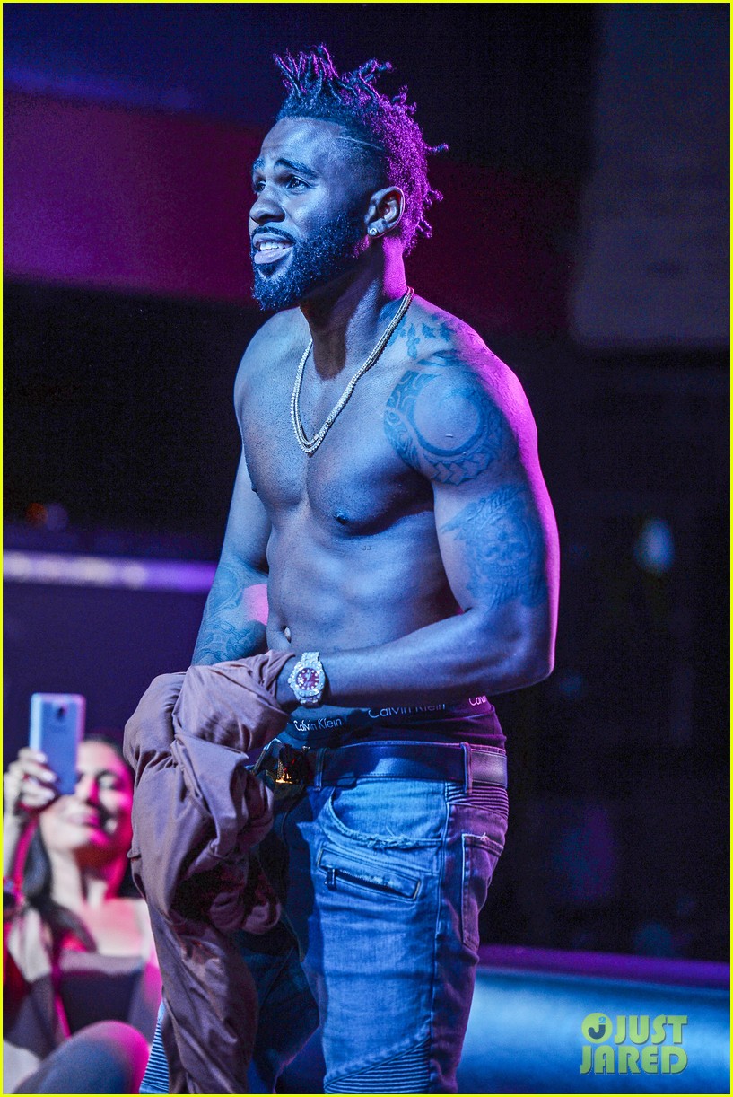 Jason Derulo Rips His Shirt Off During Florida Concert