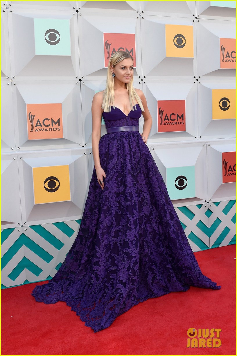 Kelsea Ballerini Becomes a Queen at the ACM Awards 2016