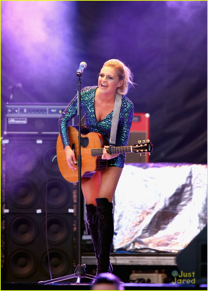 Kelsea Ballerini Accepts ACM Award At Party For A Cause Festival