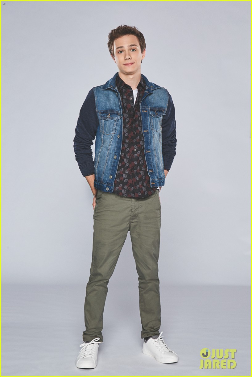 Esther Zynn Stars in This Exclusive 'The Other Kingdom' Clip - Watch Now!