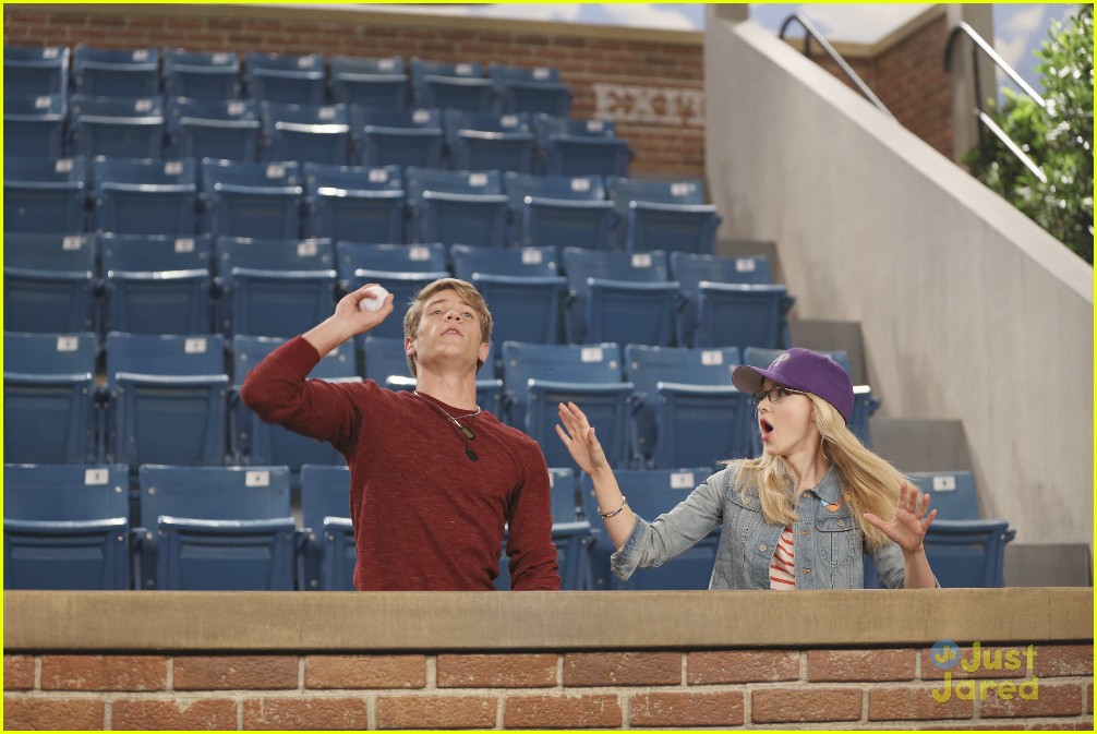 Maddie & Josh Go On Their First Date on 'Liv and Maddie' Tonight!