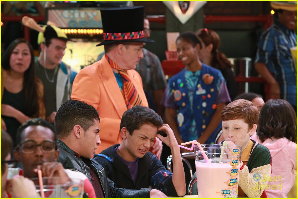 Parker, Dump Truck & Evan Work Together To Break A Record on 'Liv & Maddie' Tonight