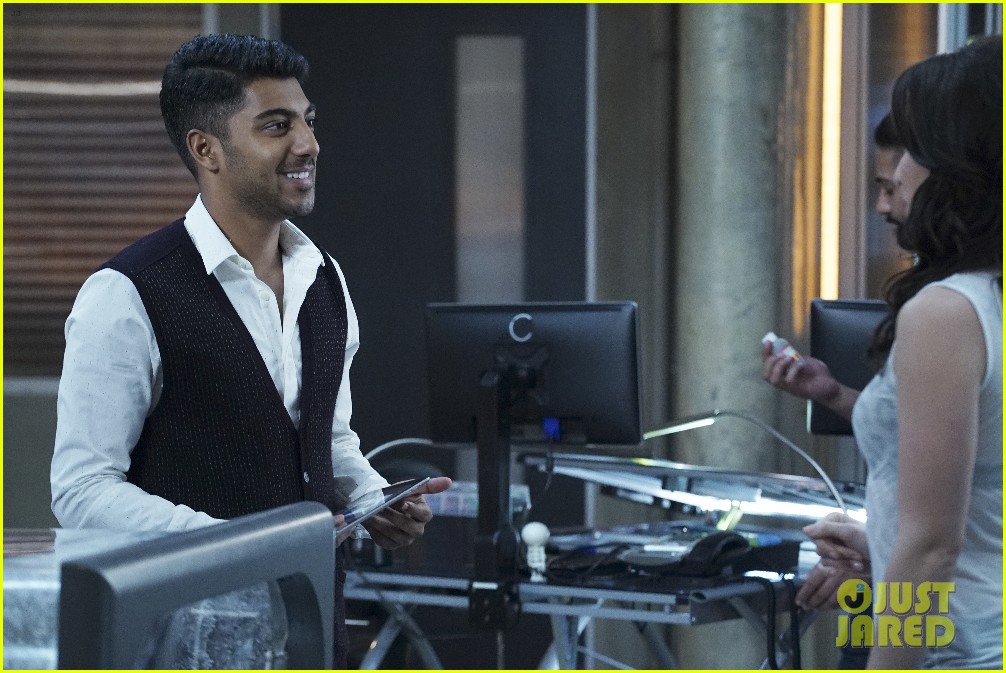 Logan Paul Guest Stars on Tonight's 'Stitchers'