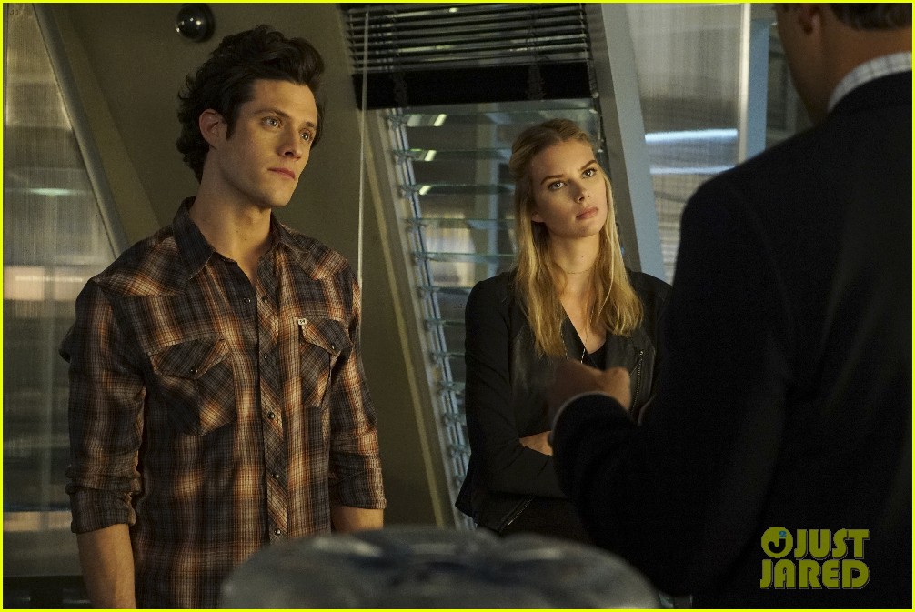 Logan Paul Guest Stars on Tonight's 'Stitchers'