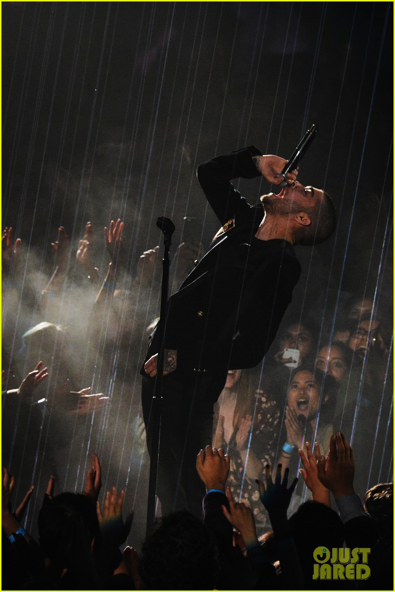 Zayn Malik Gives First Solo Awards Show Performance for iHeartRadio! (Video)