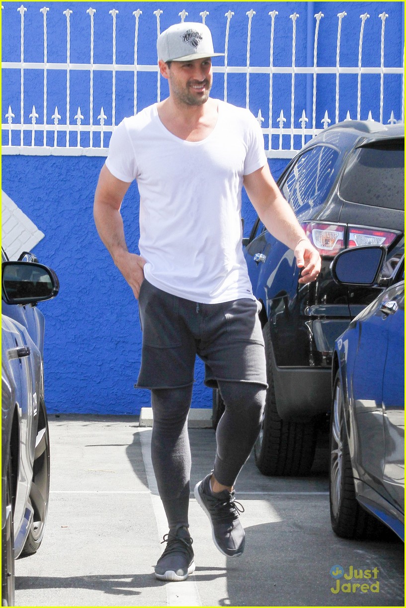 Nyle DiMarco Says Twin Brother Nico Tried To Teach Him To Dance Before 'DWTS'