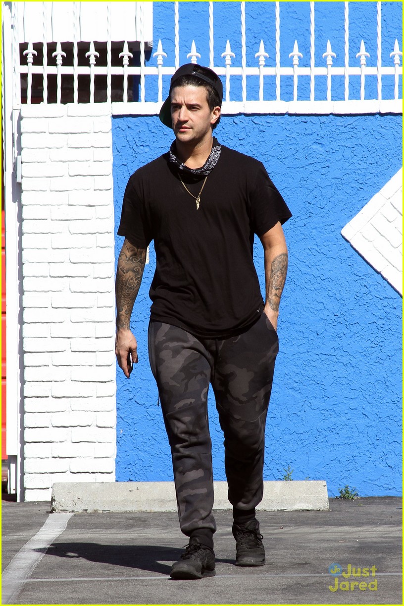 Peta Murgatroyd Signs With Nyle DiMarco Ahead Of DWTS Practice