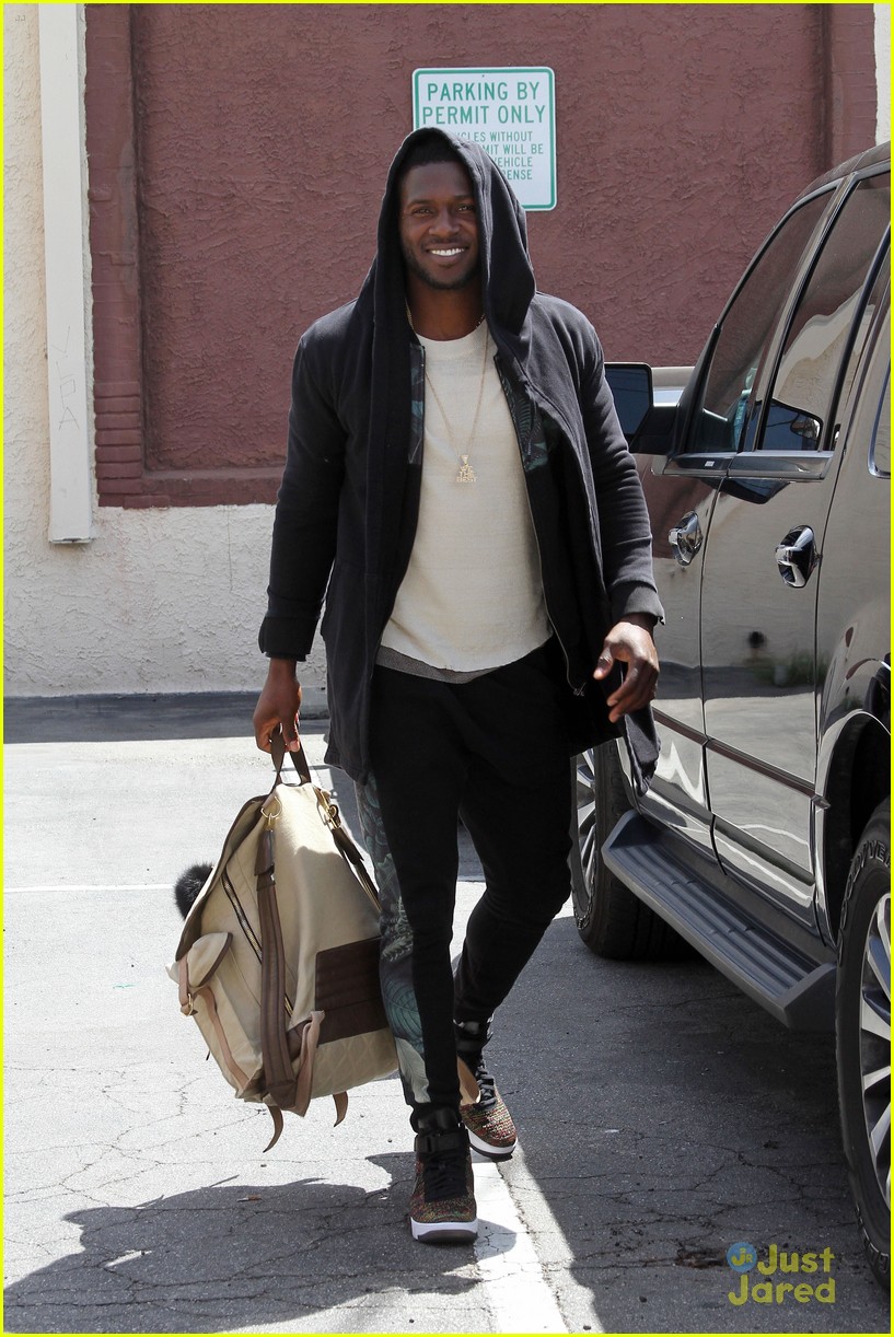 Peta Murgatroyd Signs With Nyle DiMarco Ahead Of DWTS Practice