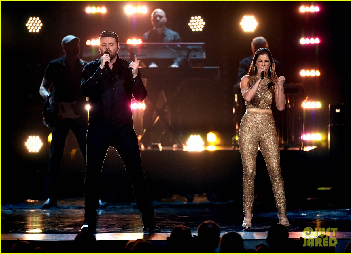 Cassadee Pope Sings 'Think of You' with Chris Young at ACMs 2016 - Watch Now!