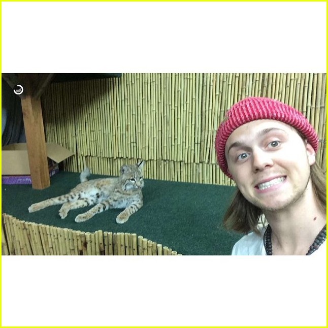 R5's Ellington Ratliff Makes Friends With Bobcat During Star ECO Station Visit