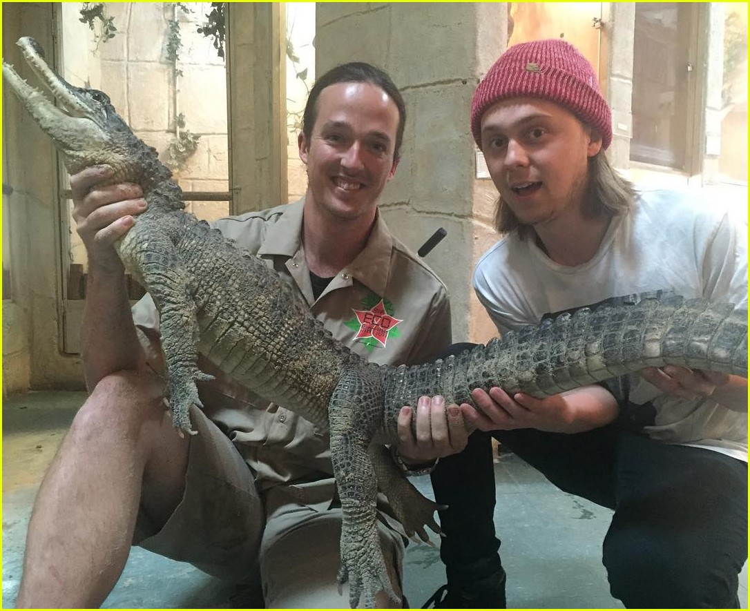 R5's Ellington Ratliff Makes Friends With Bobcat During Star ECO Station Visit