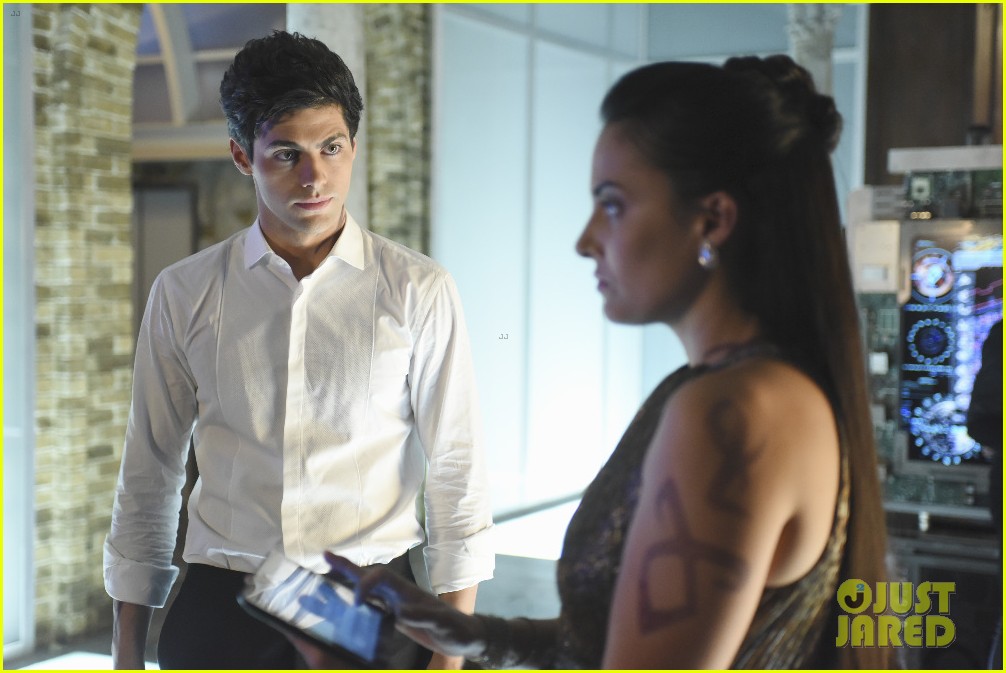 Alec Has to Deal With His Decision on Tonight's 'Shadowhunters' Spring Finale!