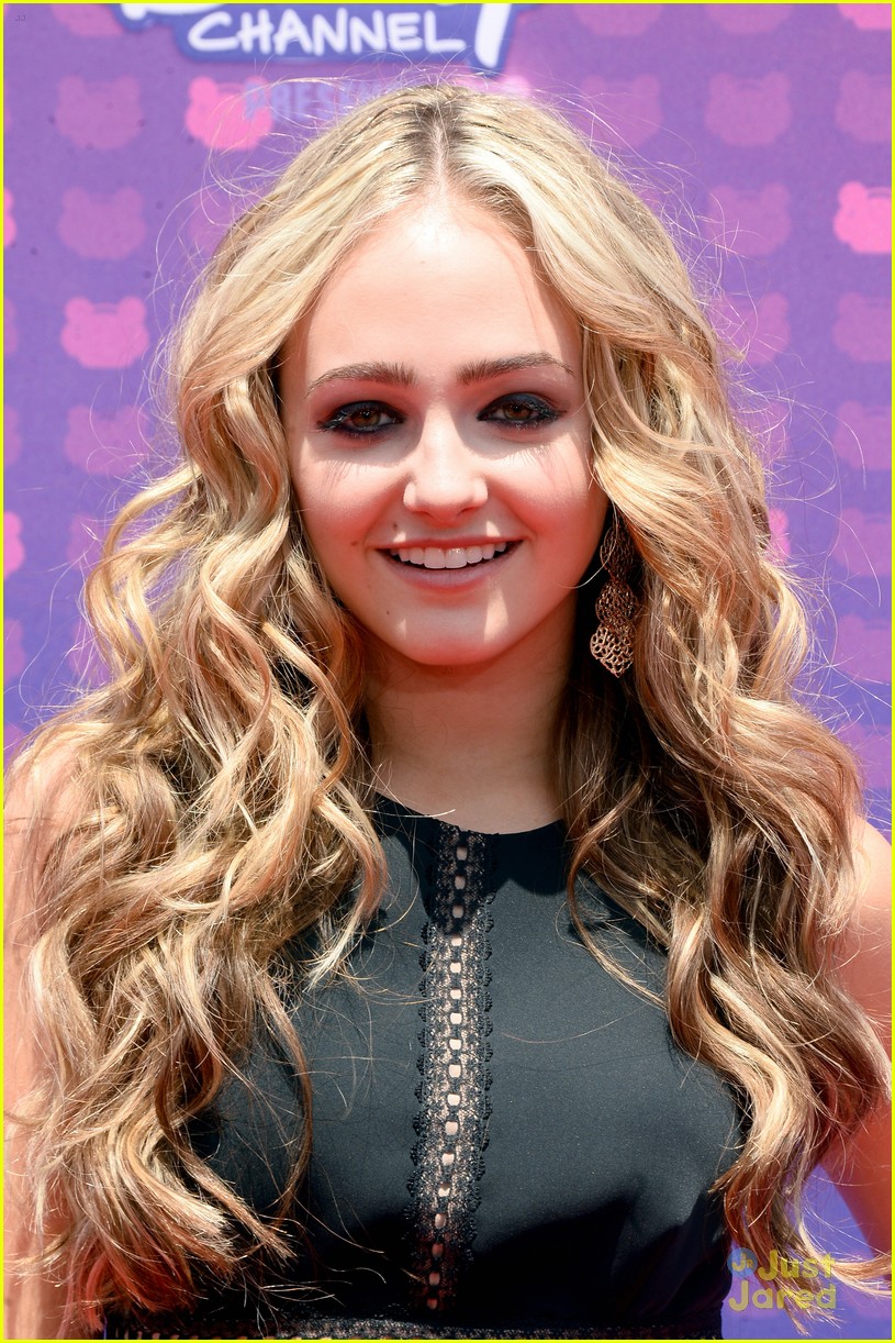 Sophie Reynolds & Tiffany Espensen Rep Disney XD at RDMA 2016