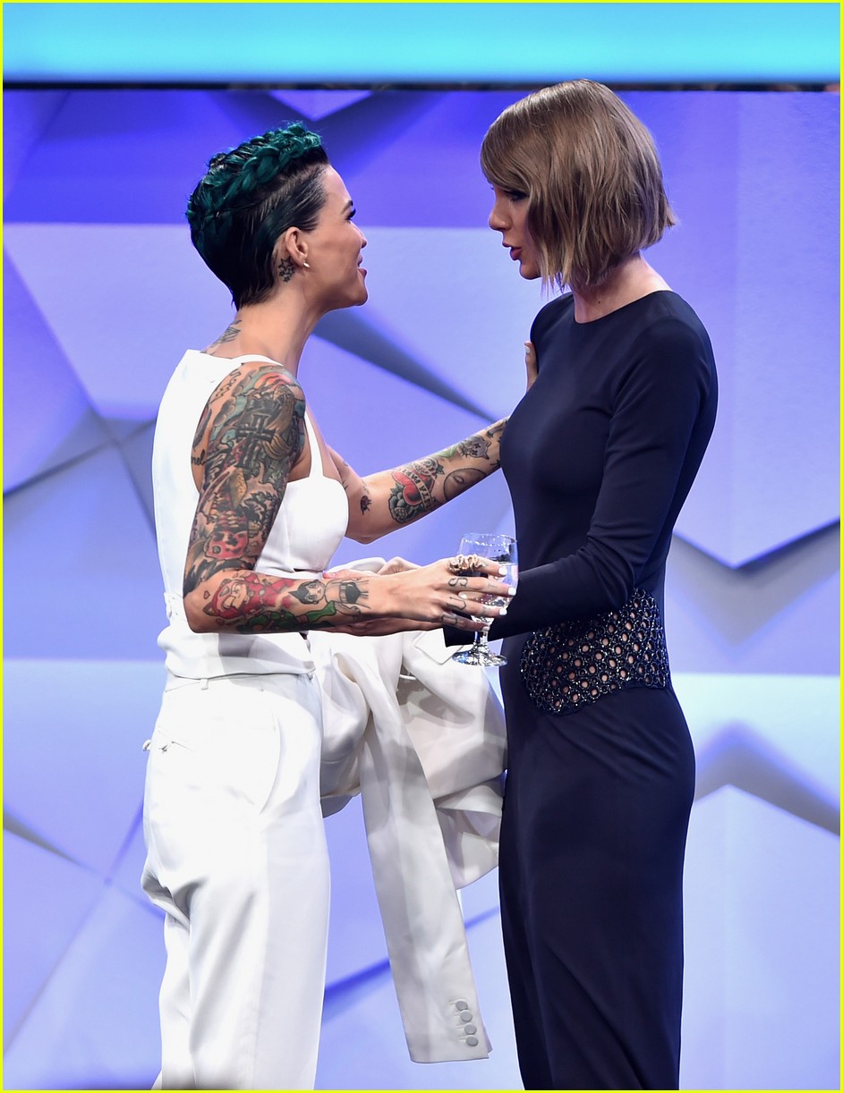 Taylor Swift Honors Ruby Rose at GLAAD Media Awards 2016
