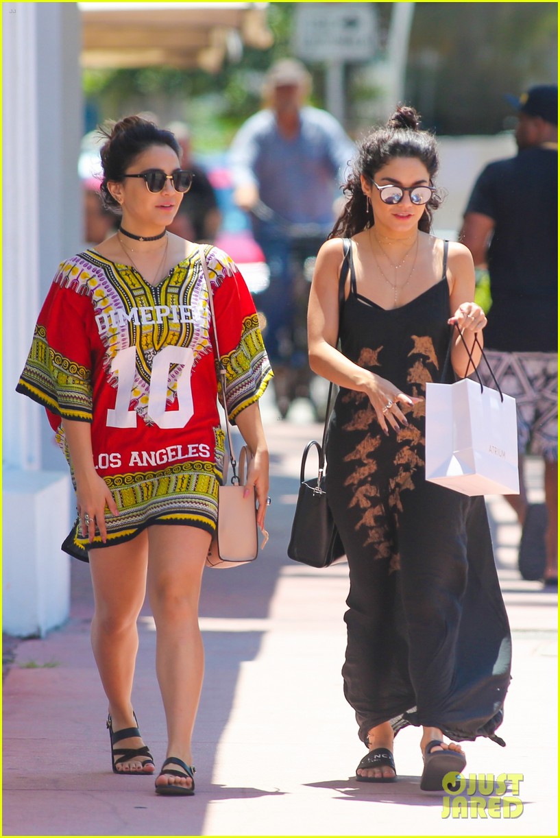 Vanessa Hudgens Swaps Faces With Selena Gomez
