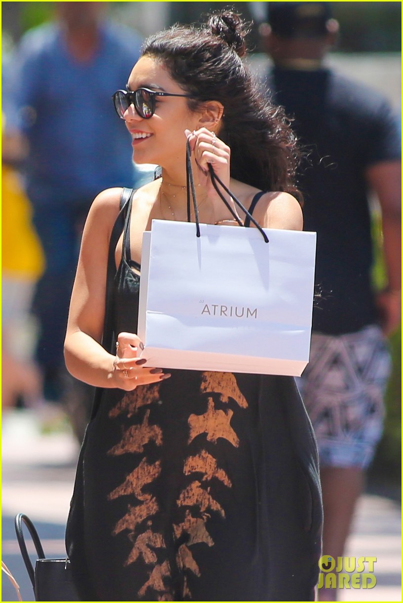 Vanessa Hudgens Swaps Faces With Selena Gomez