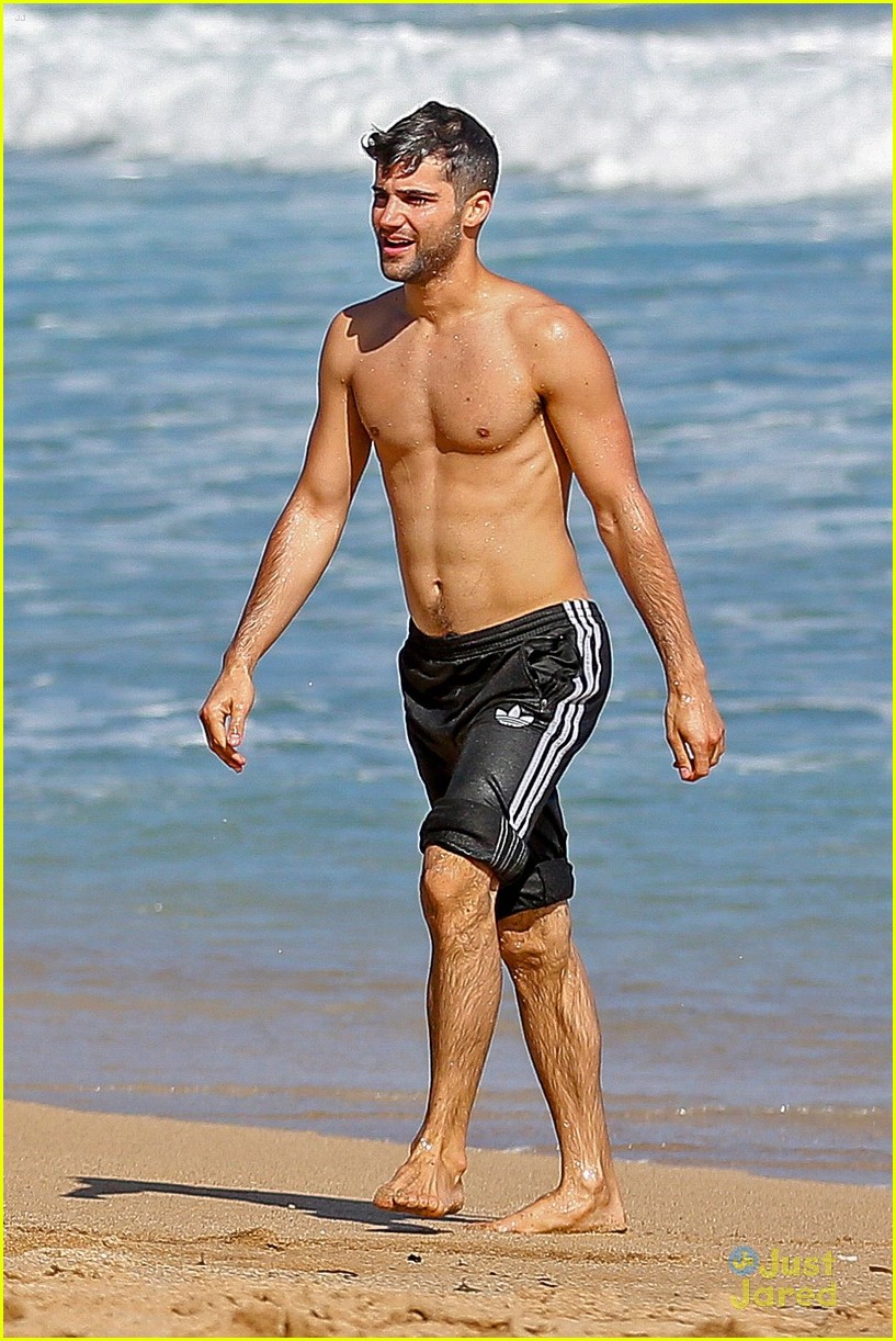Veronica Dunne & Max Ehrich Have Fun on the Beach During Hawaiian Vacation