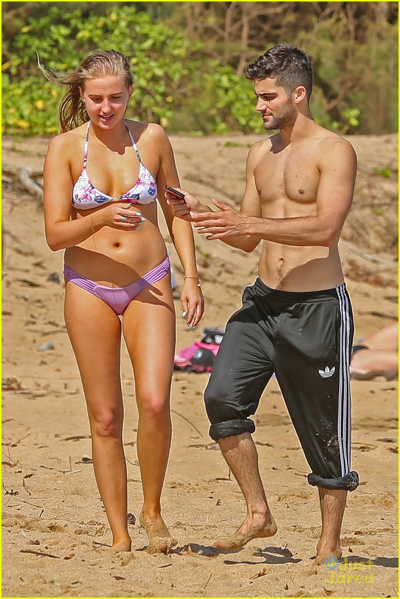 Veronica Dunne & Max Ehrich Have Fun on the Beach During Hawaiian Vacation