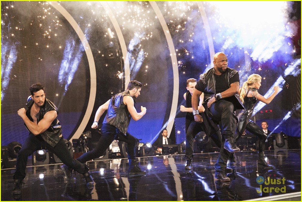 Lindsay Arnold & Wanya Morris Celebrate Their First 10's on DWTS