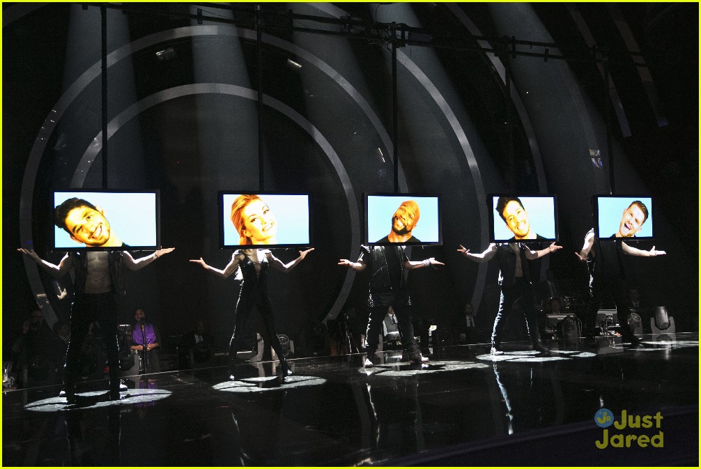 Lindsay Arnold & Wanya Morris Celebrate Their First 10's on DWTS