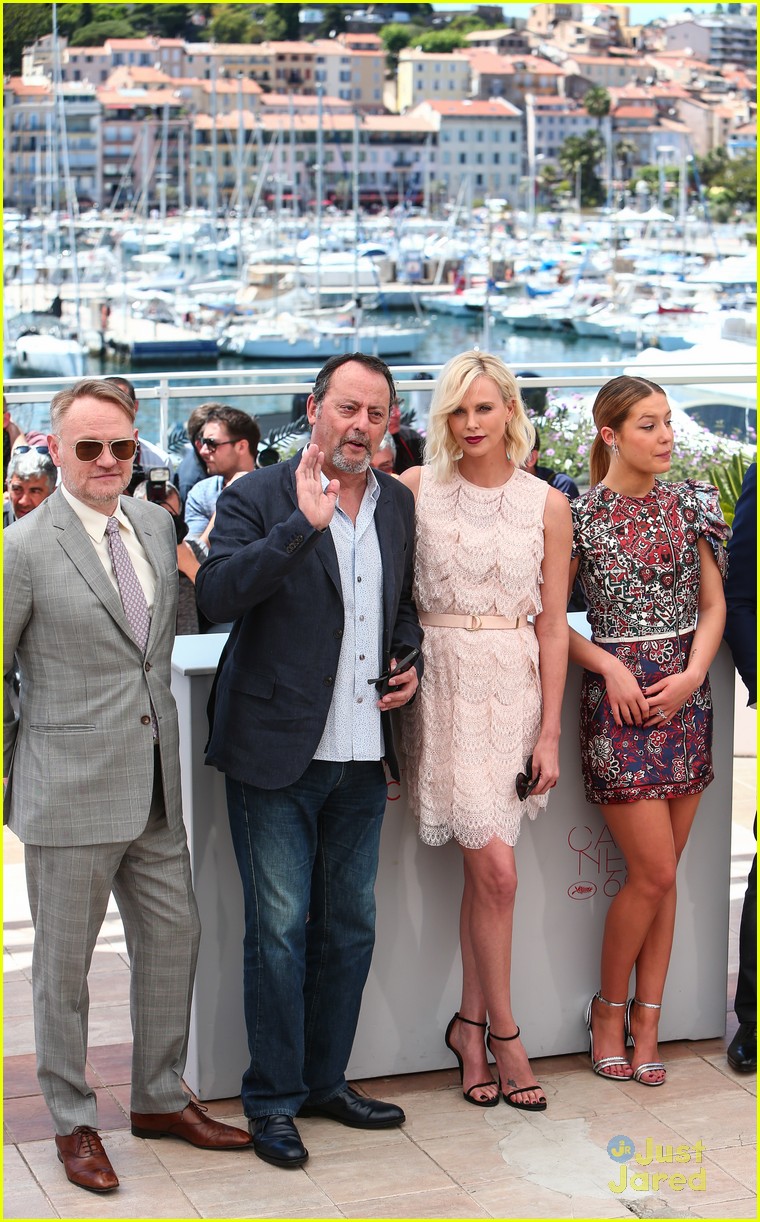 Adele Exarchopoulos Stuns With Her Smile at 'The Last Face' Photocall in Cannes
