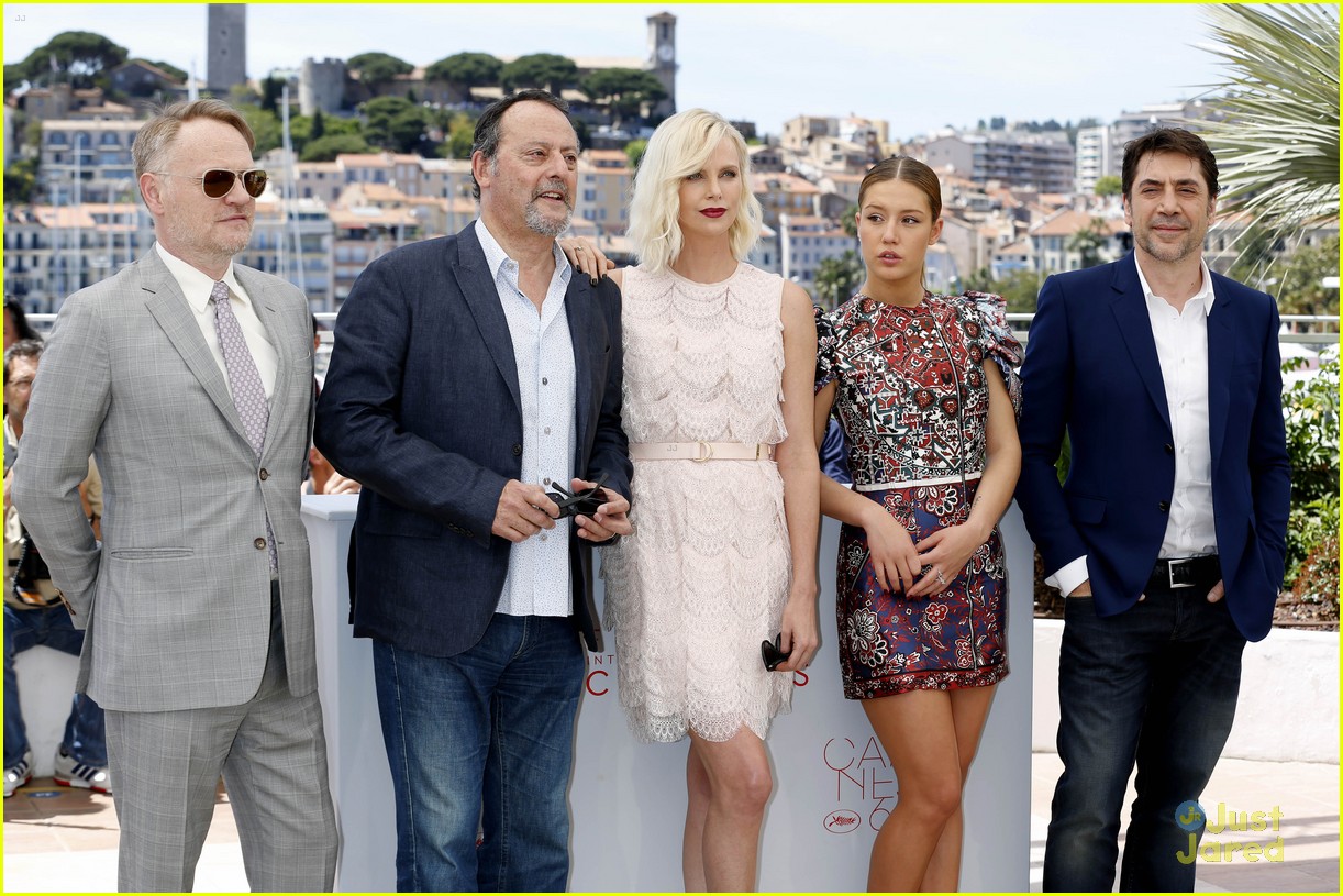 Adele Exarchopoulos Stuns With Her Smile at 'The Last Face' Photocall in Cannes