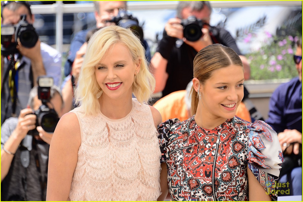 Adele Exarchopoulos Stuns With Her Smile at 'The Last Face' Photocall in Cannes