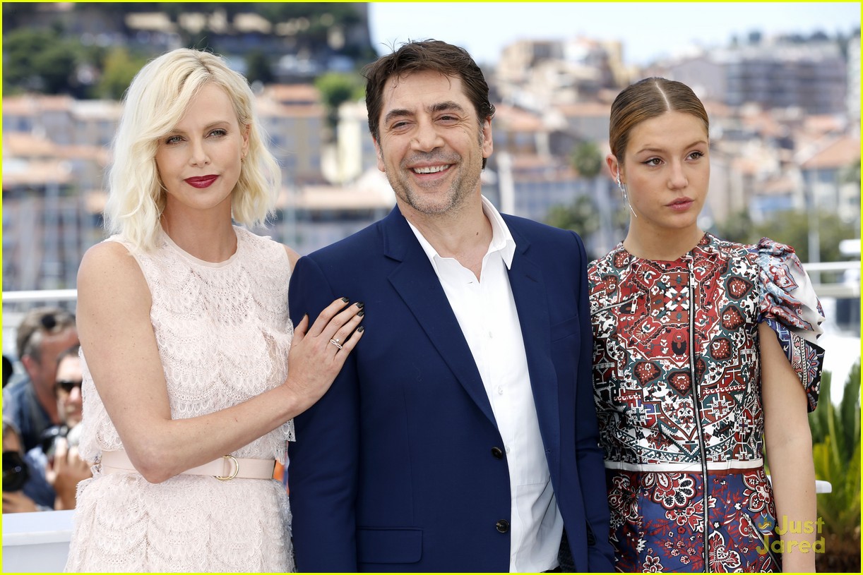 Adele Exarchopoulos Stuns With Her Smile at 'The Last Face' Photocall in Cannes