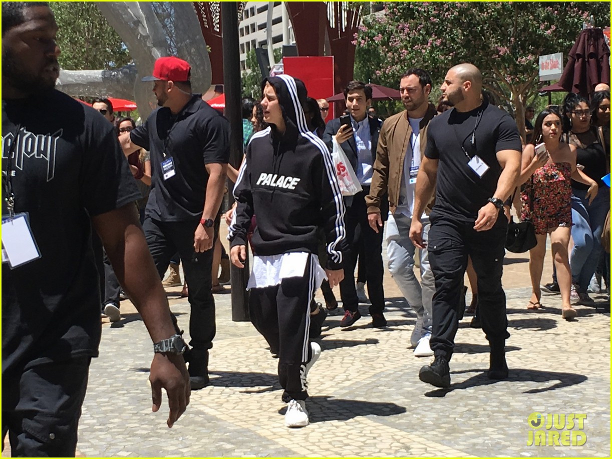 Justin Bieber Questions Award Shows: They 'Seem So Hollow'