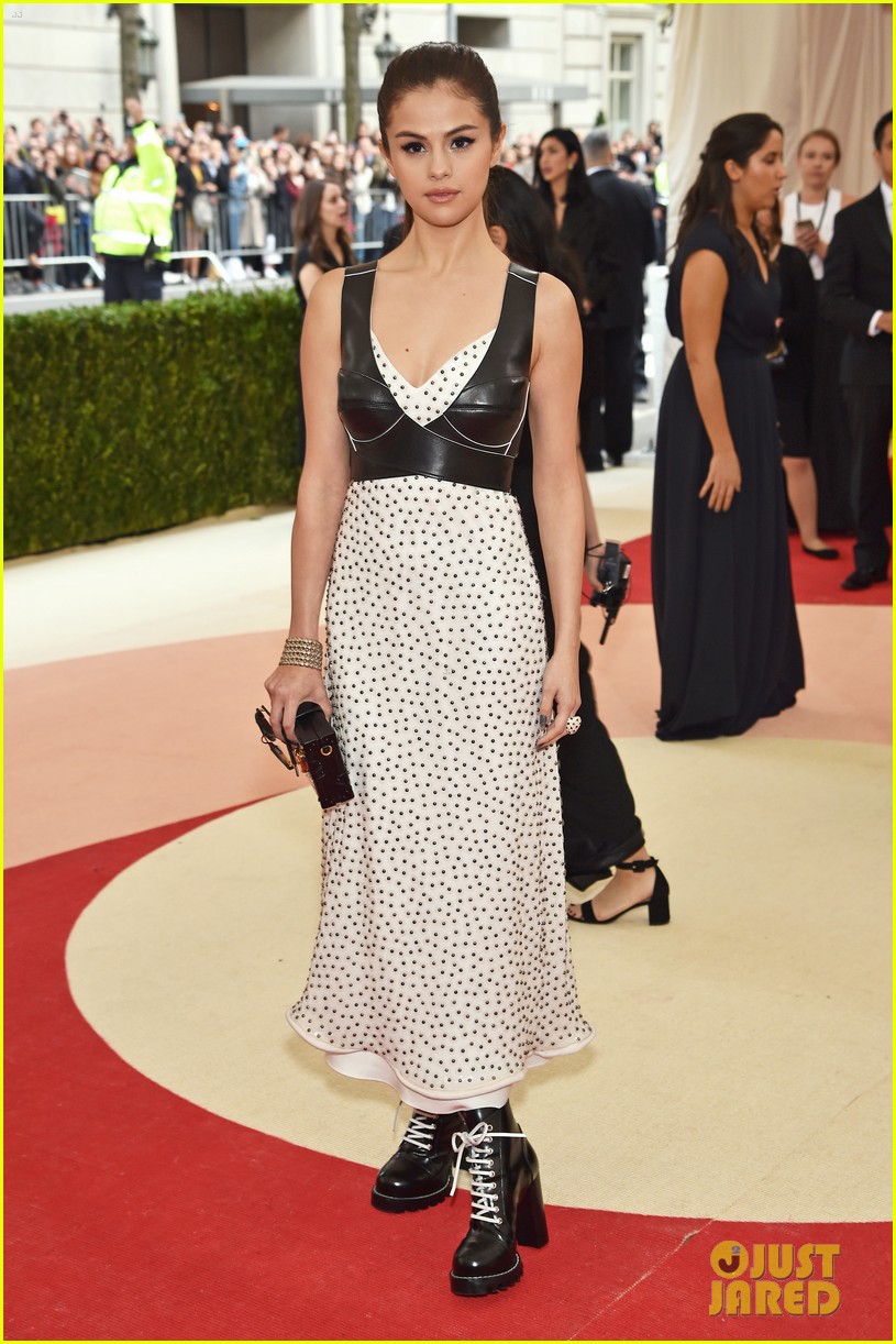 Selena Gomez Rocks Louis Vuitton at Met Gala 2016