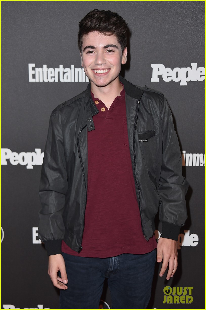Vanessa Hudgens & Cole Sprouse Hit Up an Upfronts Party!