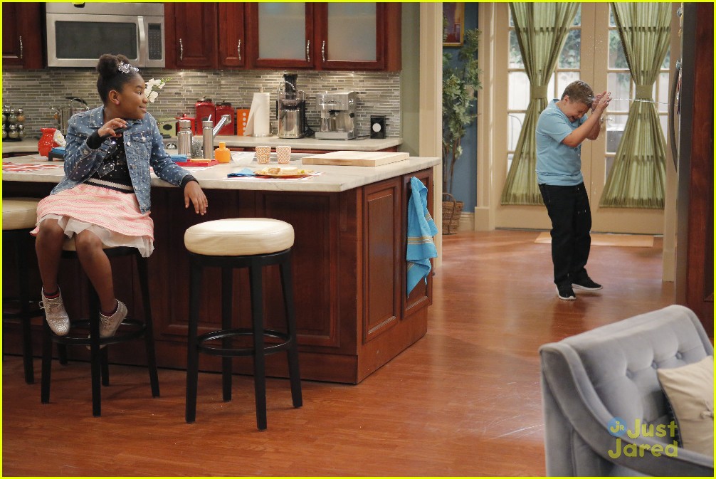 Zendaya Becomes An Old Man on Tonight's 'K.C. Undercover'