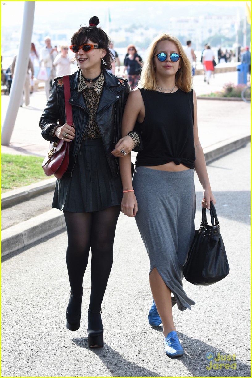 Kristen Stewart Holds Hands With Alicia Cargile at Cannes 2016 Party