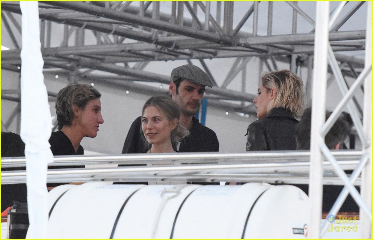 Kristen Stewart Holds Hands With Alicia Cargile at Cannes 2016 Party