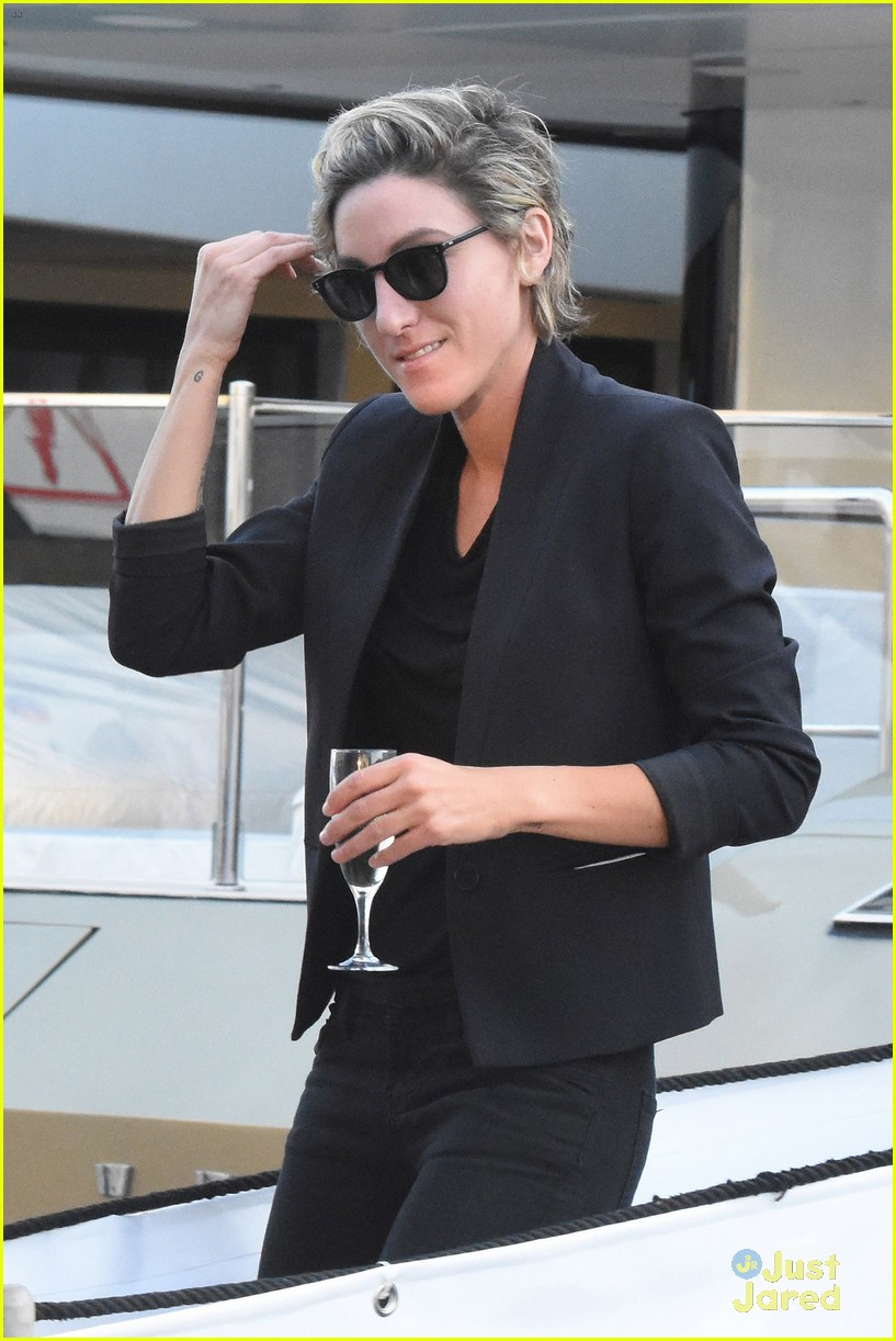 Kristen Stewart Holds Hands With Alicia Cargile at Cannes 2016 Party