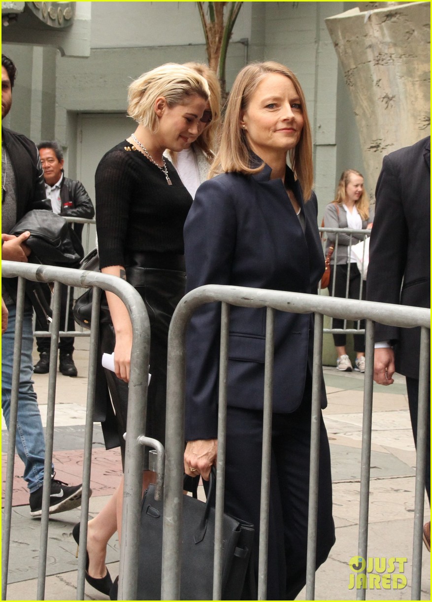 Kristen Stewart Presents Hollywood Star to Friend Jodie Foster