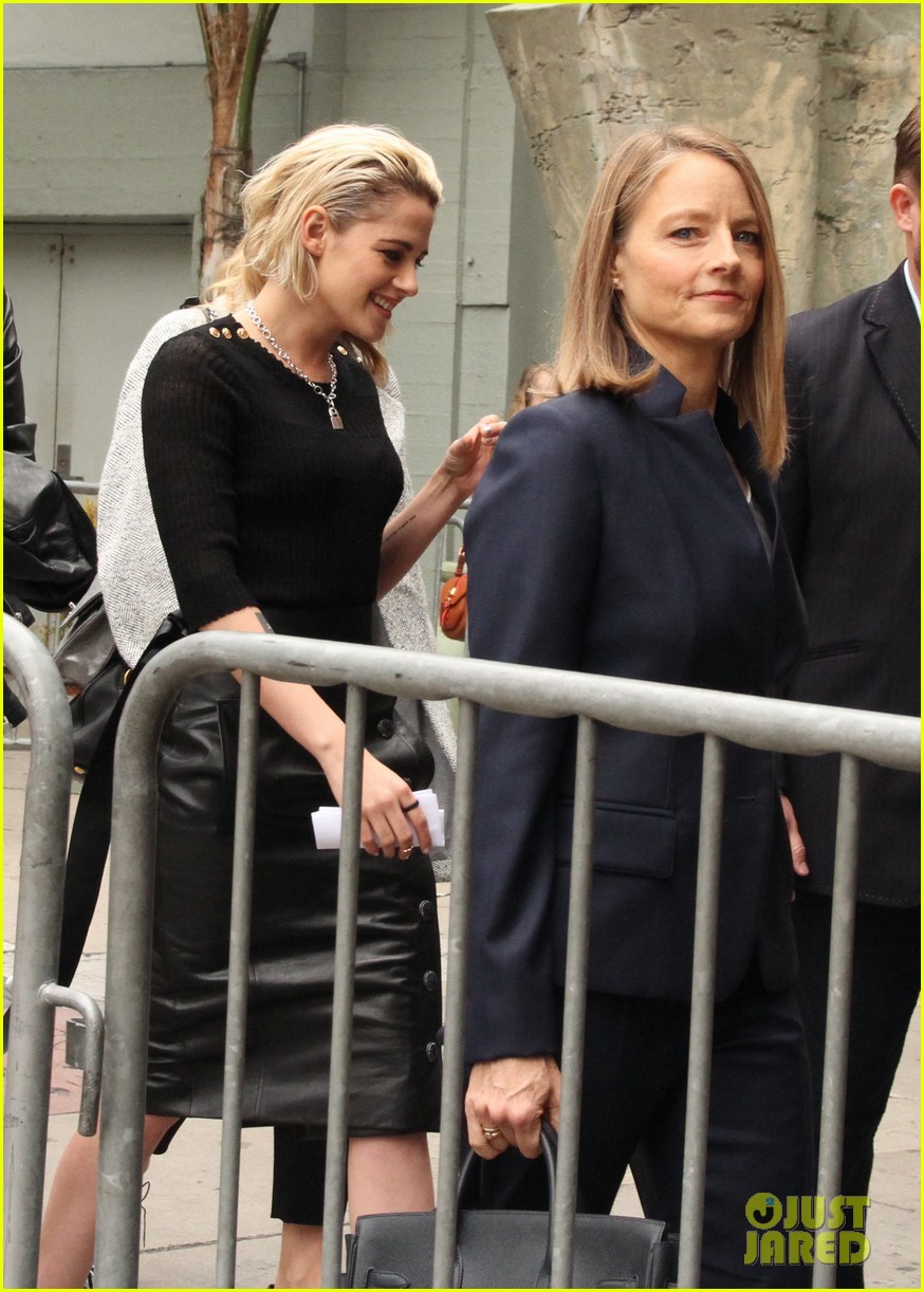 Kristen Stewart Presents Hollywood Star to Friend Jodie Foster