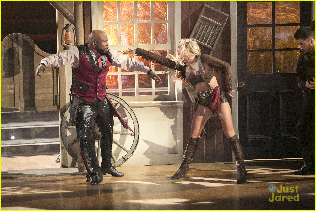 Lindsay Arnold Really Wants To Be In The Finals With Wanya Morris on DWTS