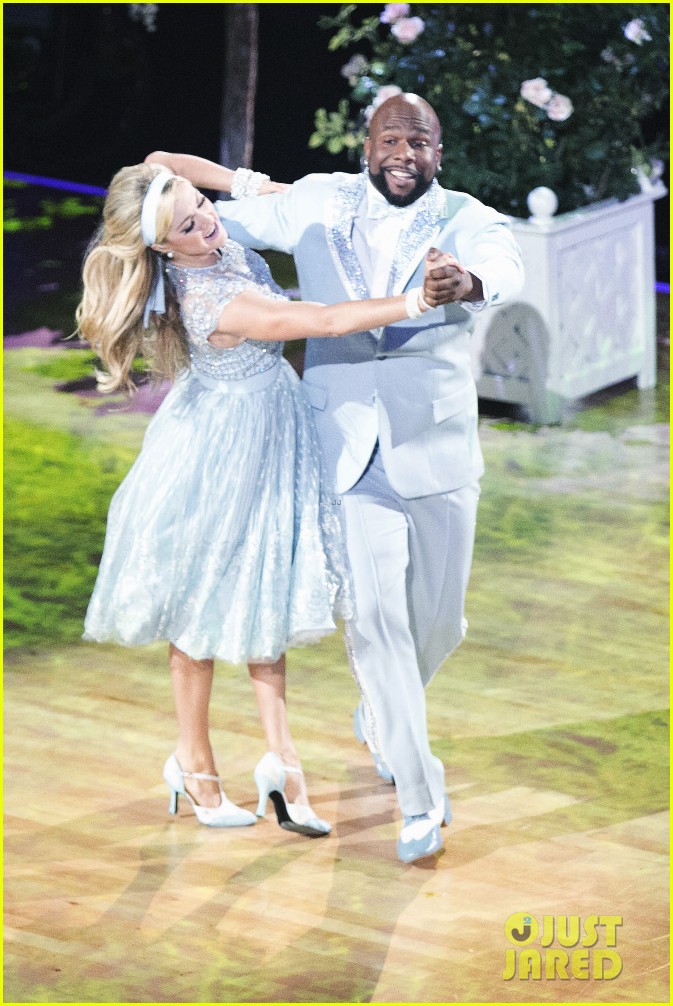 Lindsay Arnold is So Proud of Wanya Morris After 'DWTS' Foxtrot