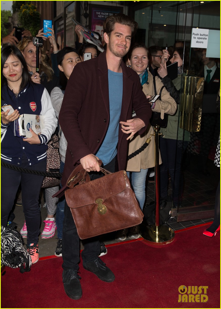 Jamie Campell Bower Reunites With 'City of Bones' Co-Star Robert Sheehan