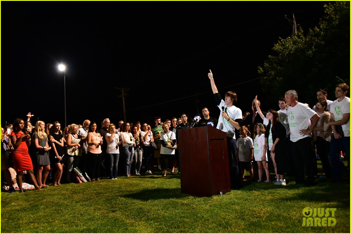 Friends & Family Pay Tribute to Christina Grimmie at Hometown Vigil