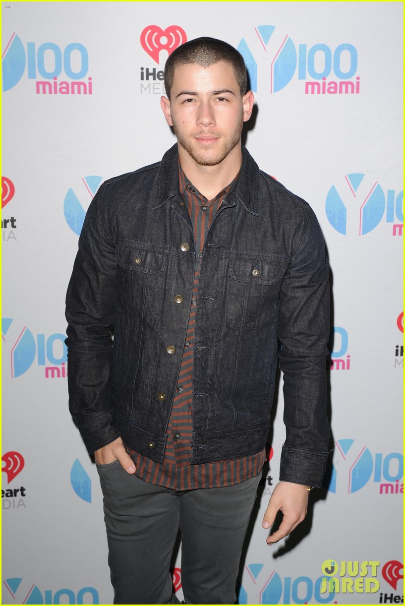 Nick Jonas Performs a 'Sole' Session for Creative Recreation