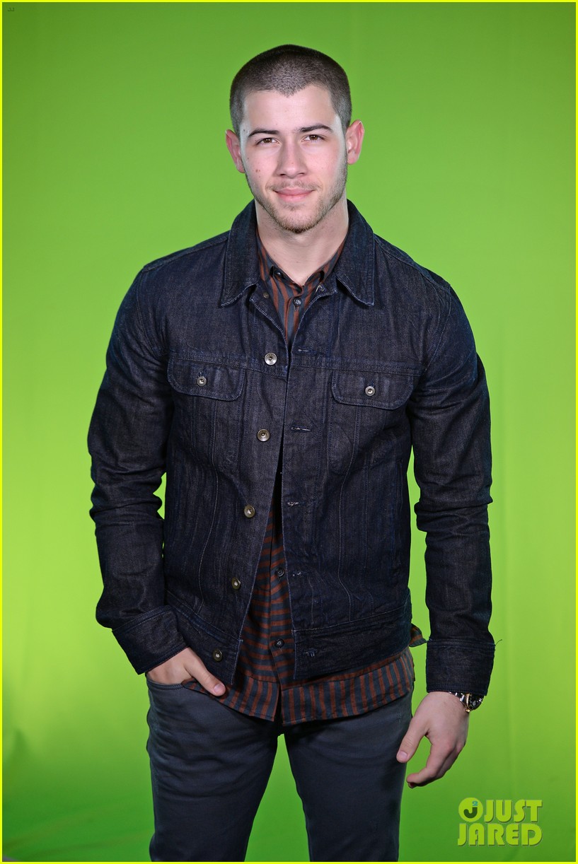 Nick Jonas Performs a 'Sole' Session for Creative Recreation