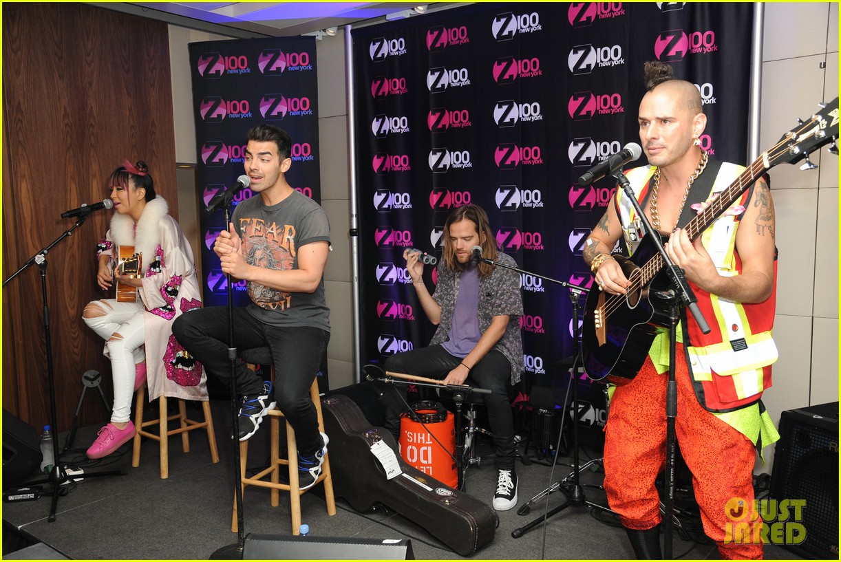 Joe Jonas & Model Eileen Kelly Cycle City Streets Together